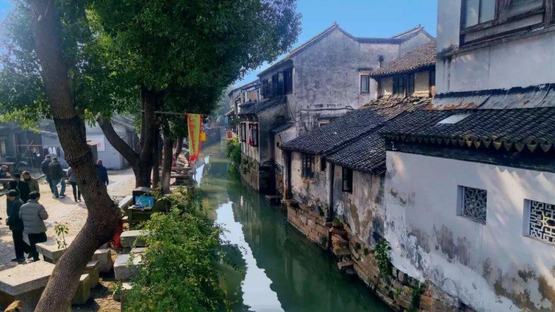 一站式问答平台-当女生独自外出旅游的时候,需要注意些什么?- 解答您的疑问,满足您的需求